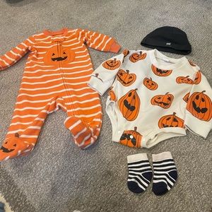Carter’s 0-3 Months Halloween Pumpkin onesies
